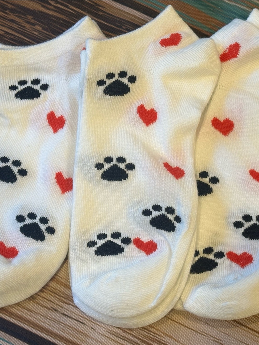 Women's Low-Cut Athletic No-Show Socks with Paw & Heart Pattern - White
